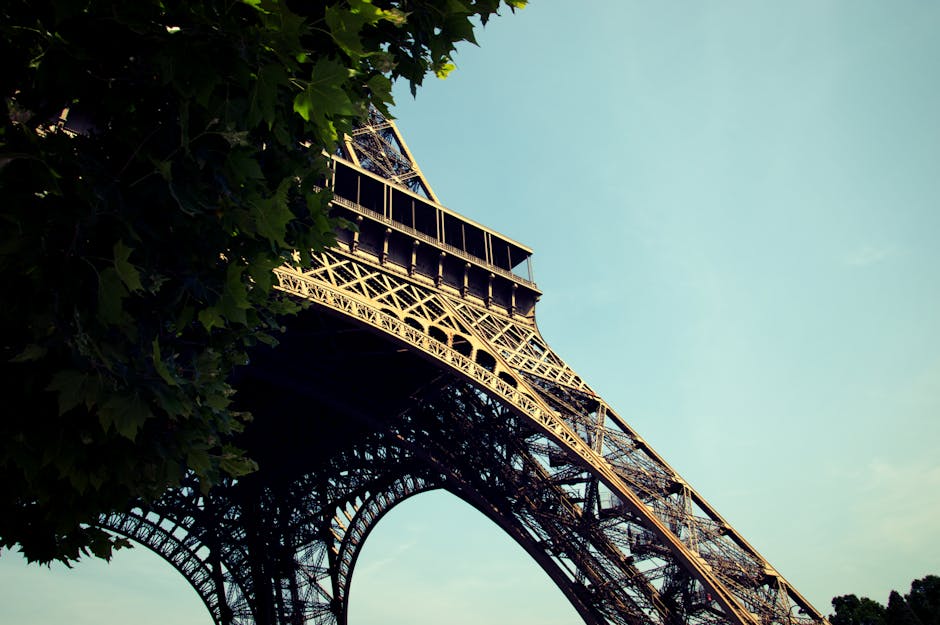 Article Image for 10 Must-Know Facts About the Eiffel Tower